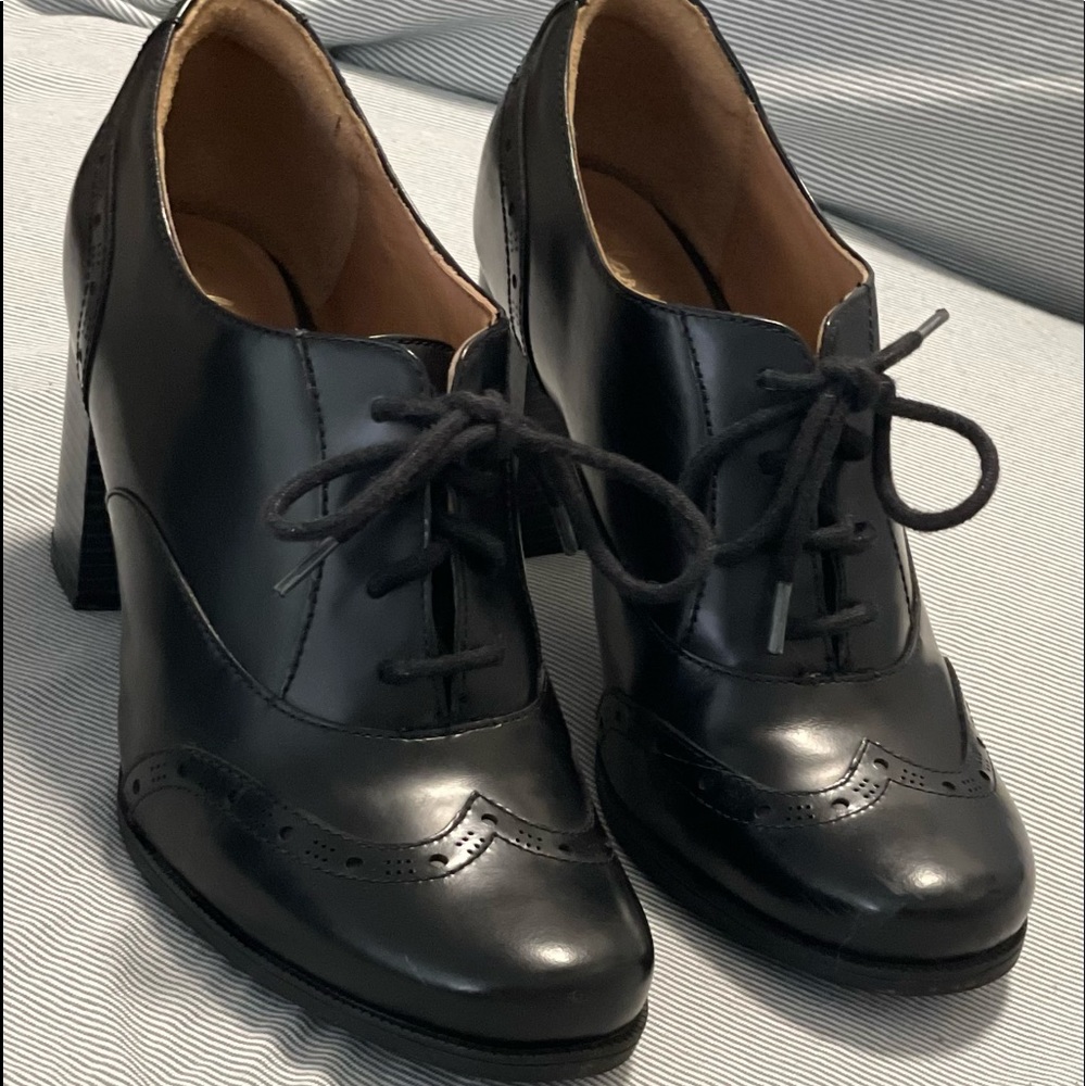 Clarks Artisan Block Heel Oxford, size 8.5, Black